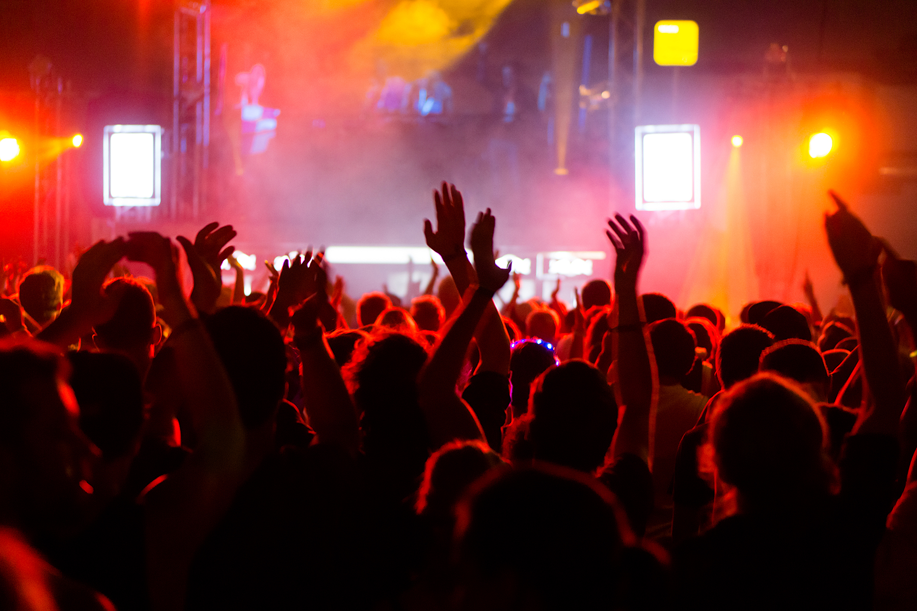 6 ways to keep fans coming to your gigs | DIY Musician Blog